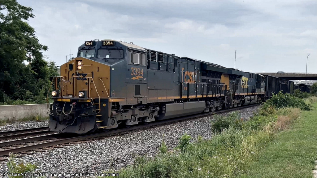 CSX 3394 leads B157.